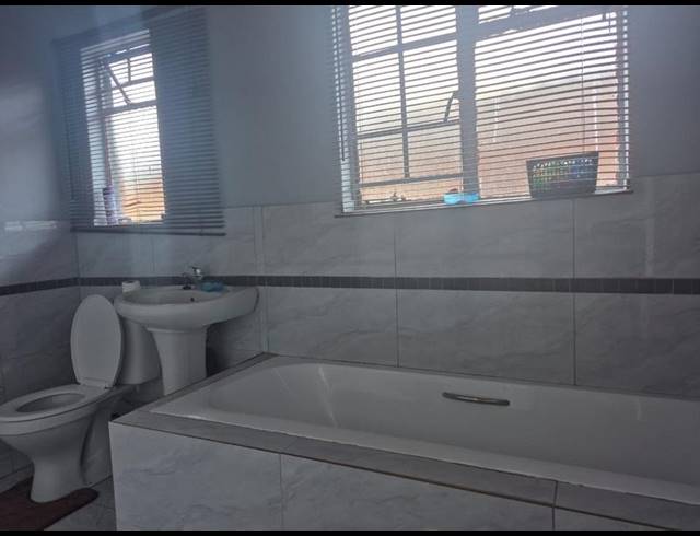 3 BEDROOM HOUSE FOR SALE IN ENNERDALE EXT 5